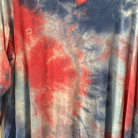 Avenue long sleeve tie-dye swing top in a size 18/20 - Picture 5 of 5